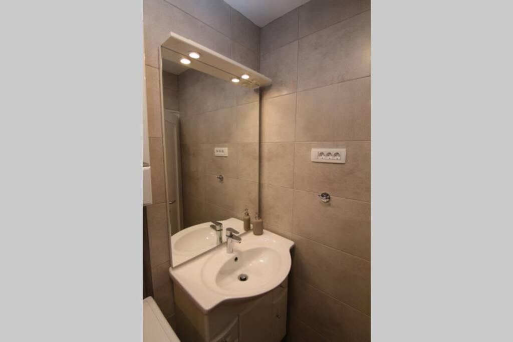 Fast Friend - Cozy Apartment In The Center With Private Garage Rijeka Exterior foto