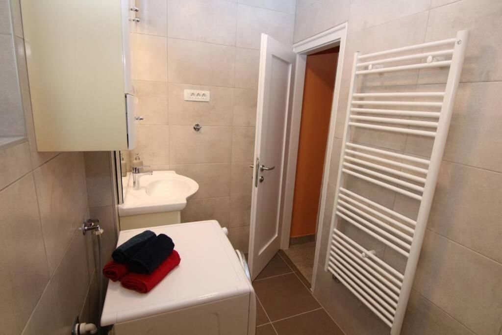 Fast Friend - Cozy Apartment In The Center With Private Garage Rijeka Exterior foto