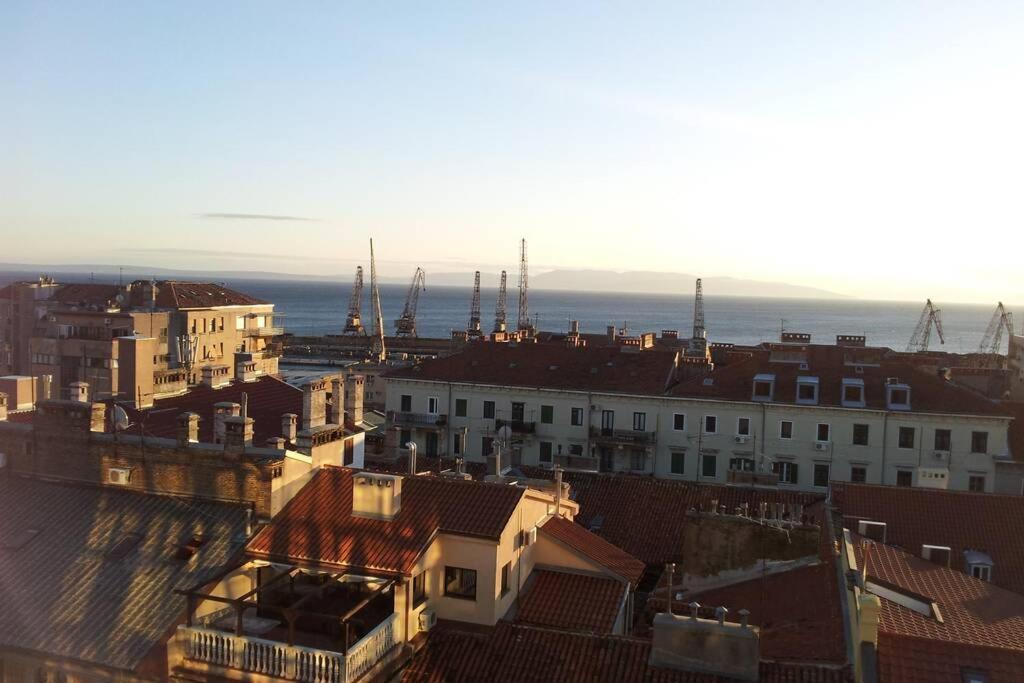 Fast Friend - Cozy Apartment In The Center With Private Garage Rijeka Exterior foto
