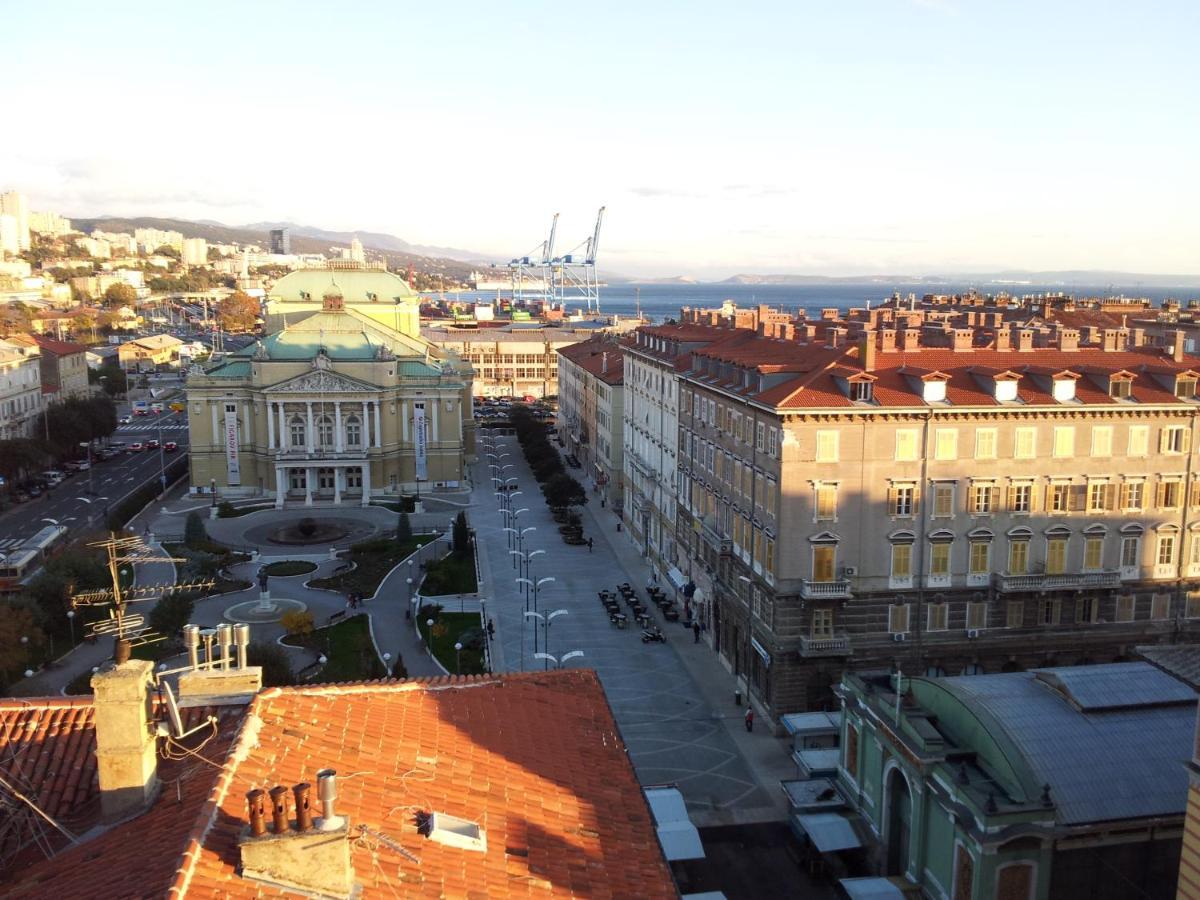 Fast Friend - Cozy Apartment In The Center With Private Garage Rijeka Exterior foto